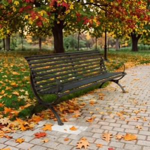 Panchina Aurelia lungo sentiero alberato parco