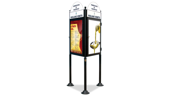 TOTEM TRIANGOLARE