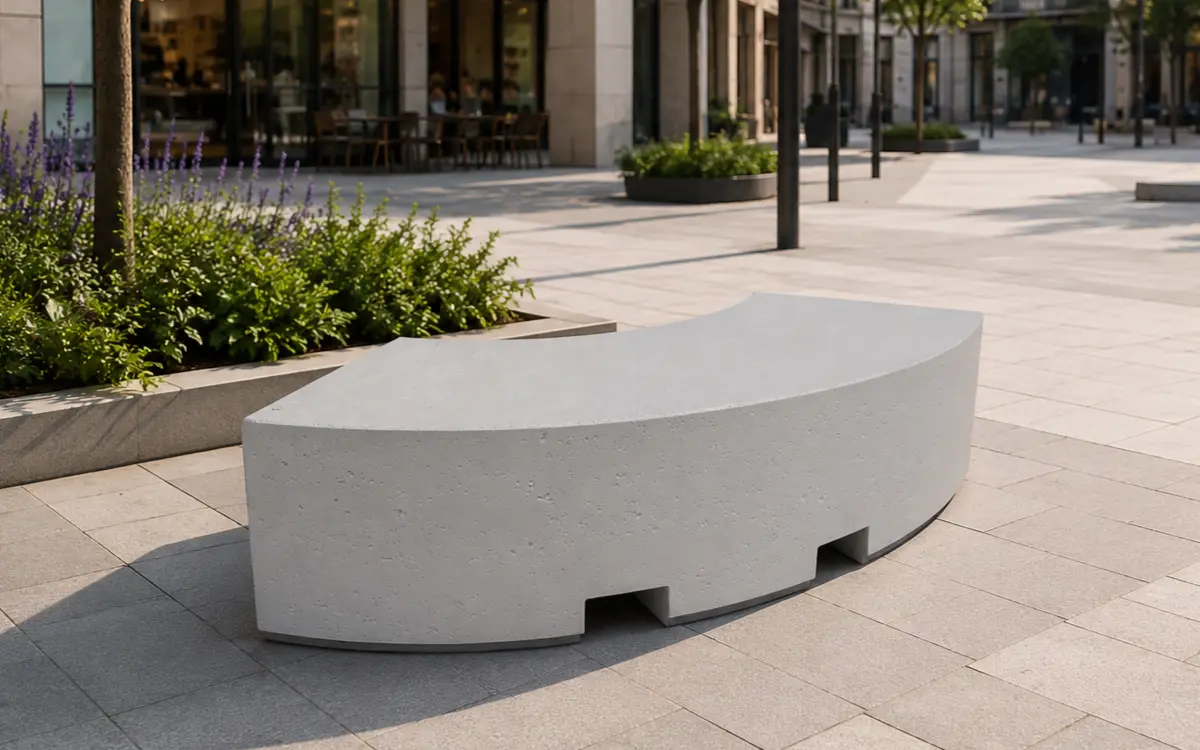 Panca curva per arredo urbano